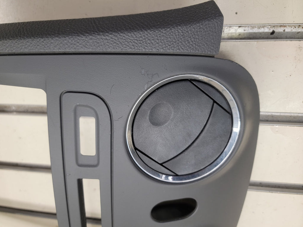 🔥2006-2011 Chevrolet HHR Center Dash Radio Trim w Vents B37 grey