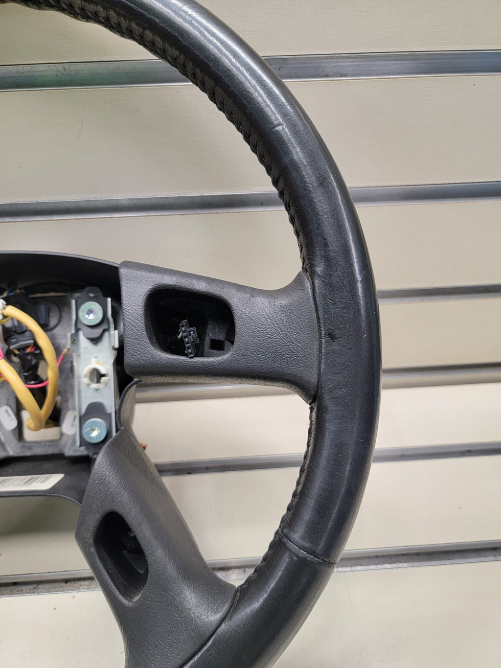 🔥03-06 SILVERADO SIERRA YUKON TAHOE SUBURBAN STEERING WHEEL LEATHER BLACK