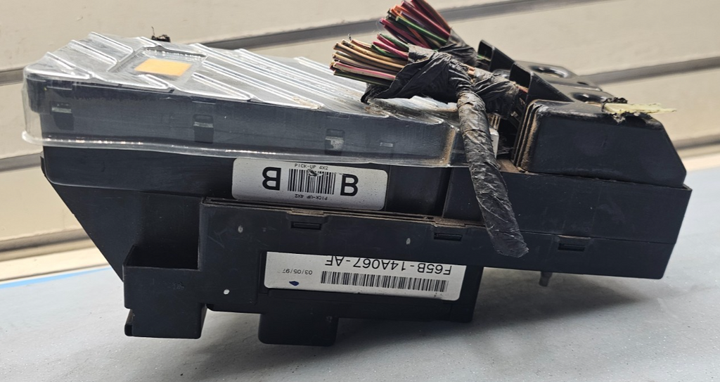 🔥97-98 Ford F150 Interior Fuse Box Junction Relay Block Itegrated Power Module
