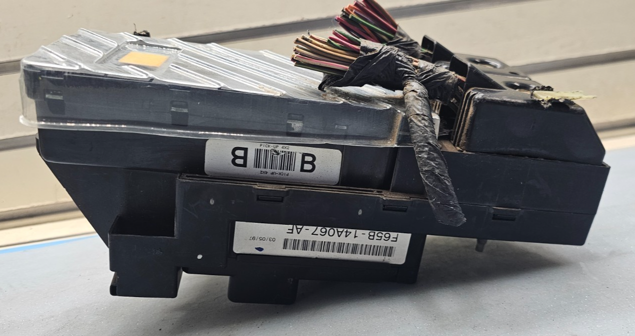 🔥97-98 Ford F150 Interior Fuse Box Junction Relay Block Itegrated Power Module