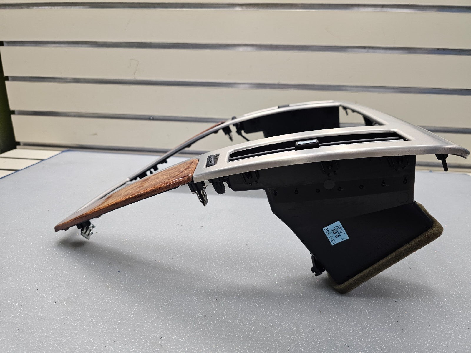 🔥08-11 CADILLAC STS CENTER DASH RADIO NAVIGATION TRIM SURROUND BEZEL SILVER