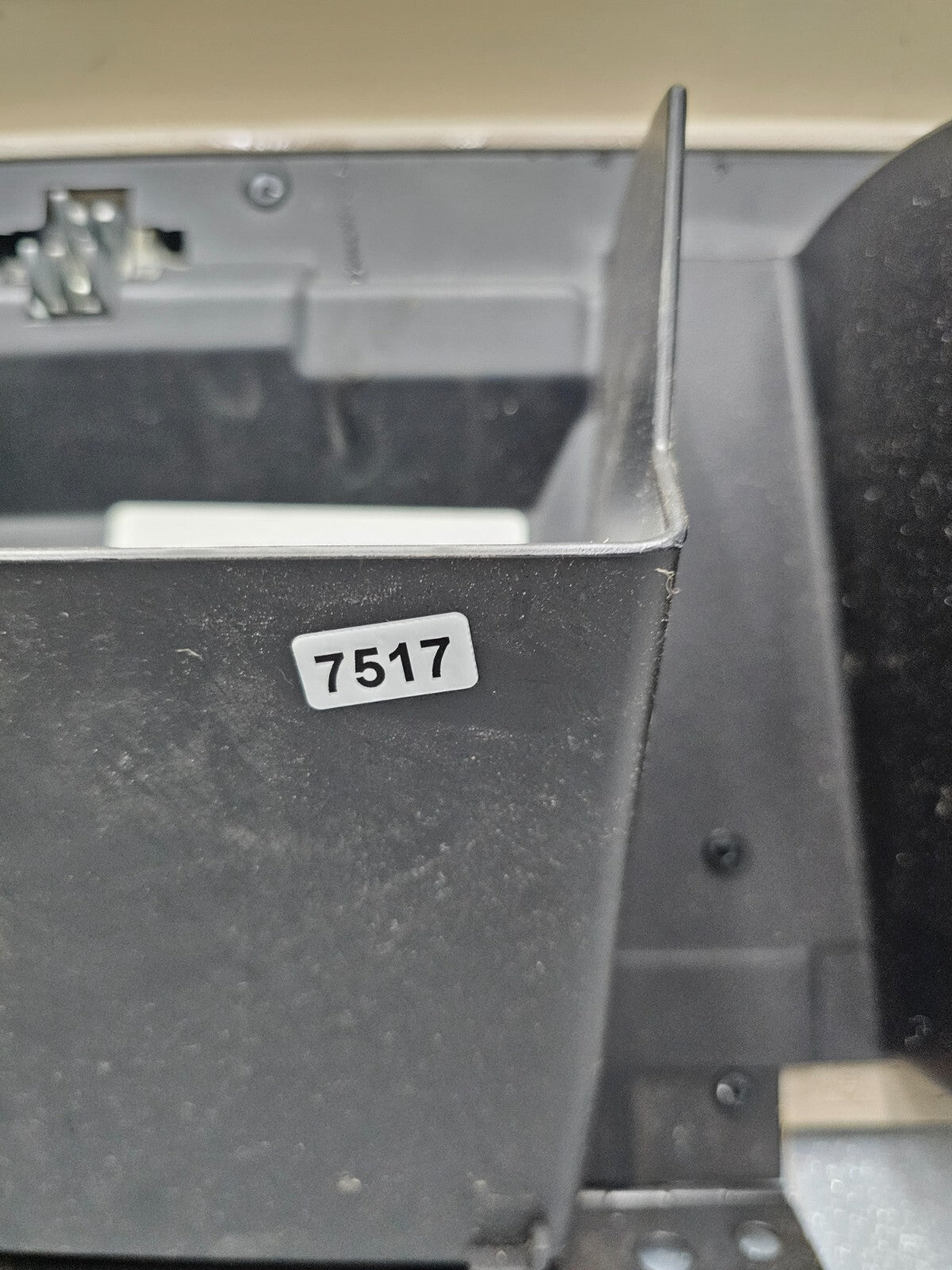 99-06 SILVERADO SIERRA Dash GLOVE BOX Storage Compartment Assembly Light TAN G3