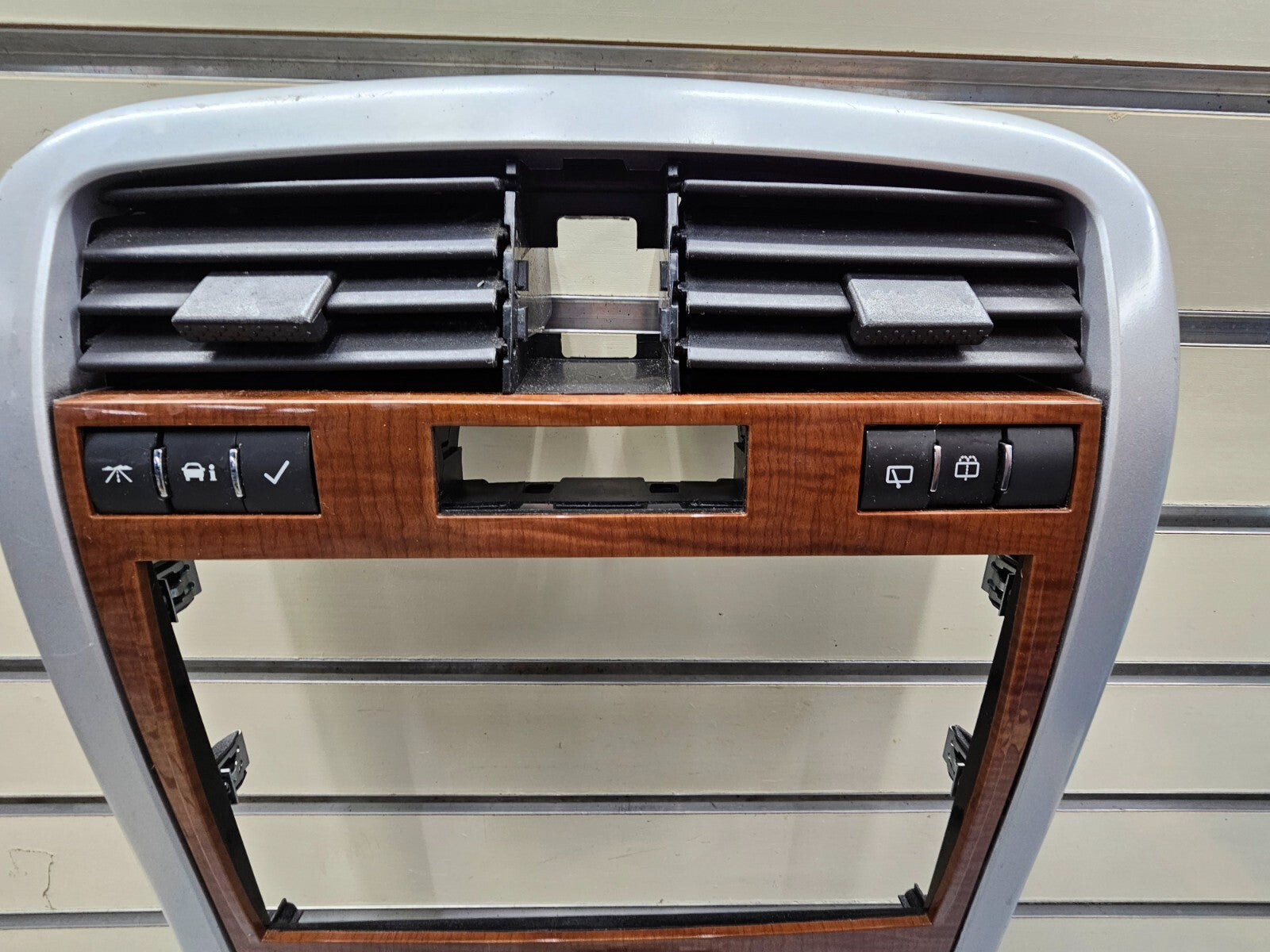 07-09 Equinox Center Dash Radio Climate Stereo Bezel Trim Panel SILVER/WOOD B43