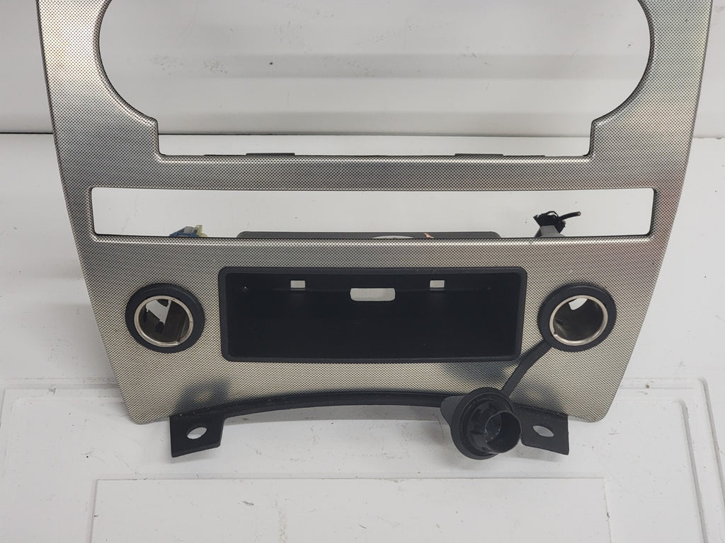 🔥2005-2006 JEEP GRAND CHEROKEE DASH PANEL RADIO SURROUND TRIM BEZEL OEM B70