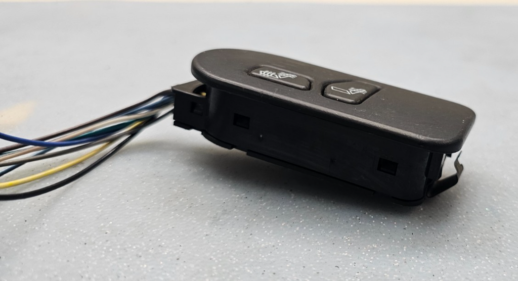 🔥03-06 Silverado Tahoe Yukon Suburban Right Passenger Door Heated Seat Switch