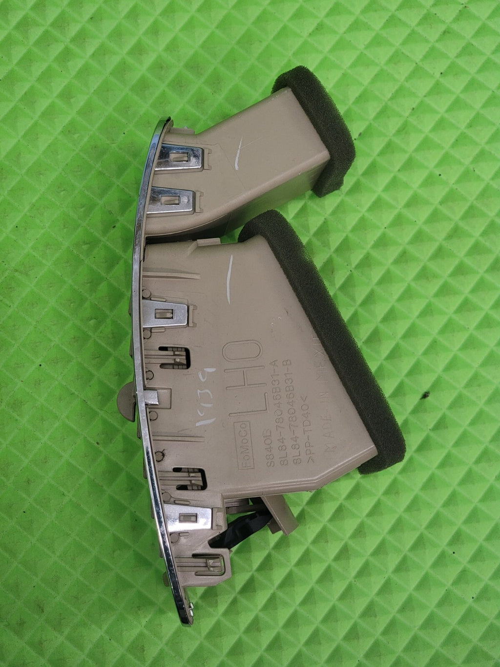 🔥2008-2012 Ford Escape Driver Left Front Air Dash Vent TAN VT9