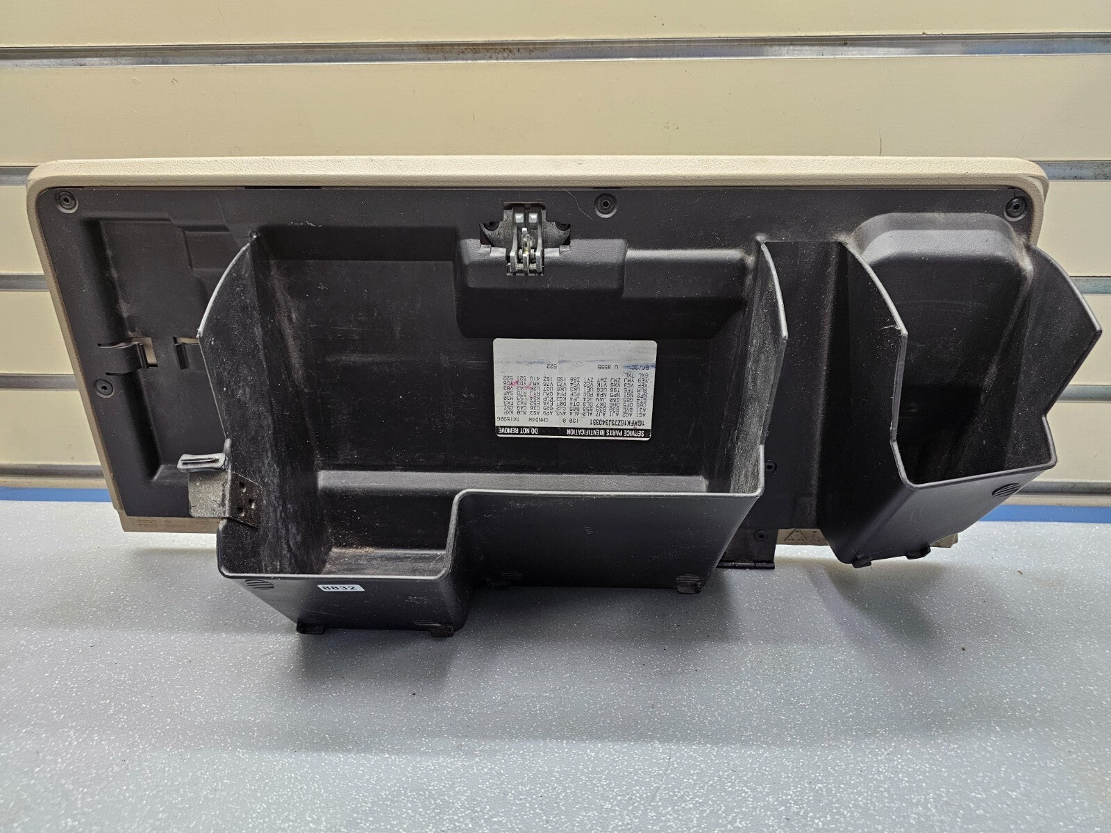 🔥99-06 SILVERADO SIERRA Dash GLOVE BOX Storage Compartment Door Assembly Tan G3