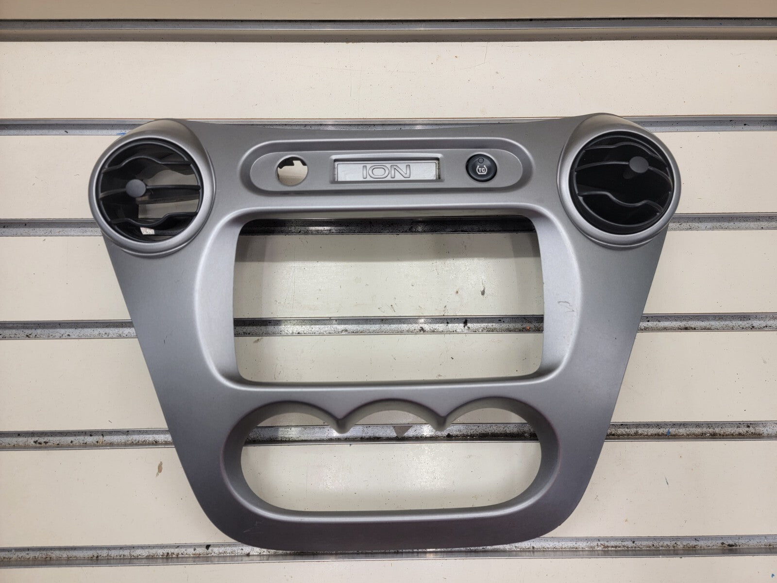 🔥2003-2007 Saturn Ion Radio AC Climate Control Bezel Vents silver