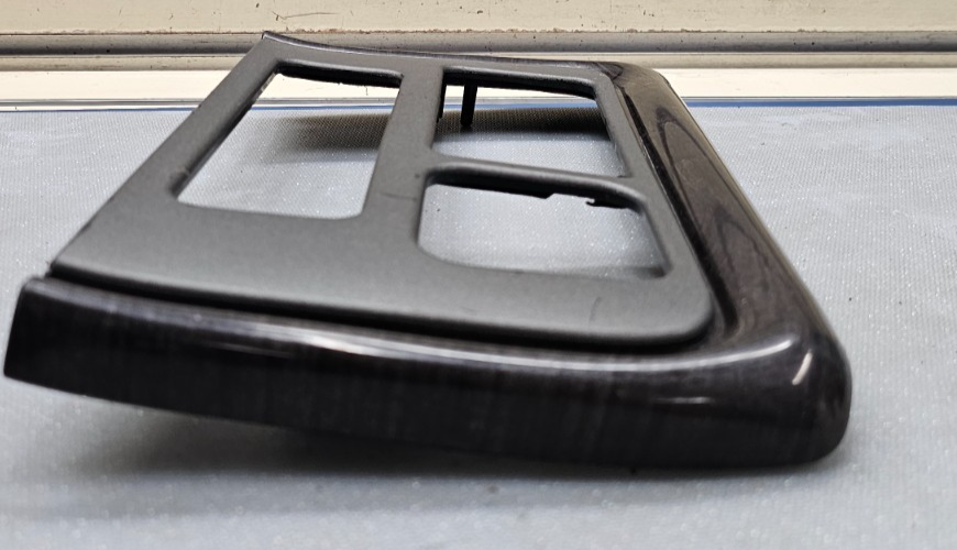 🔥02-05 GMC DENALI OEM CENTER DASH DISPLAY INFO TRIM SURROUND COVER