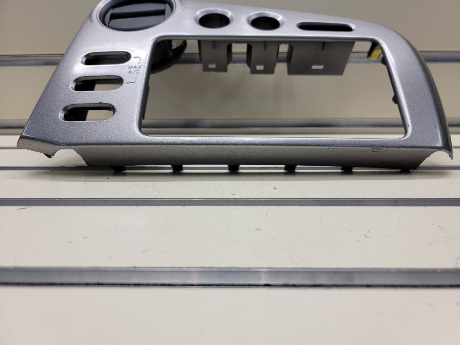 🔥2003-2008 Toyota MATRIX / Pontiac VIBE Center Dash Radio Bezel Trim Silver B26