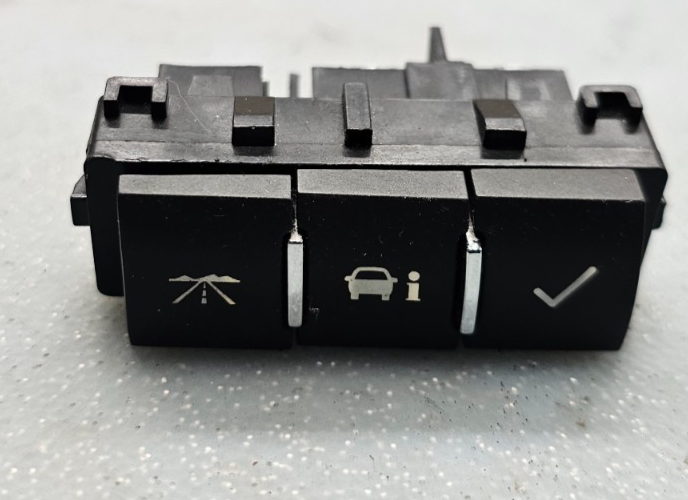 🔥06-09 Suzuki XL-7 Center Traction Information Display Locking Lock Switch