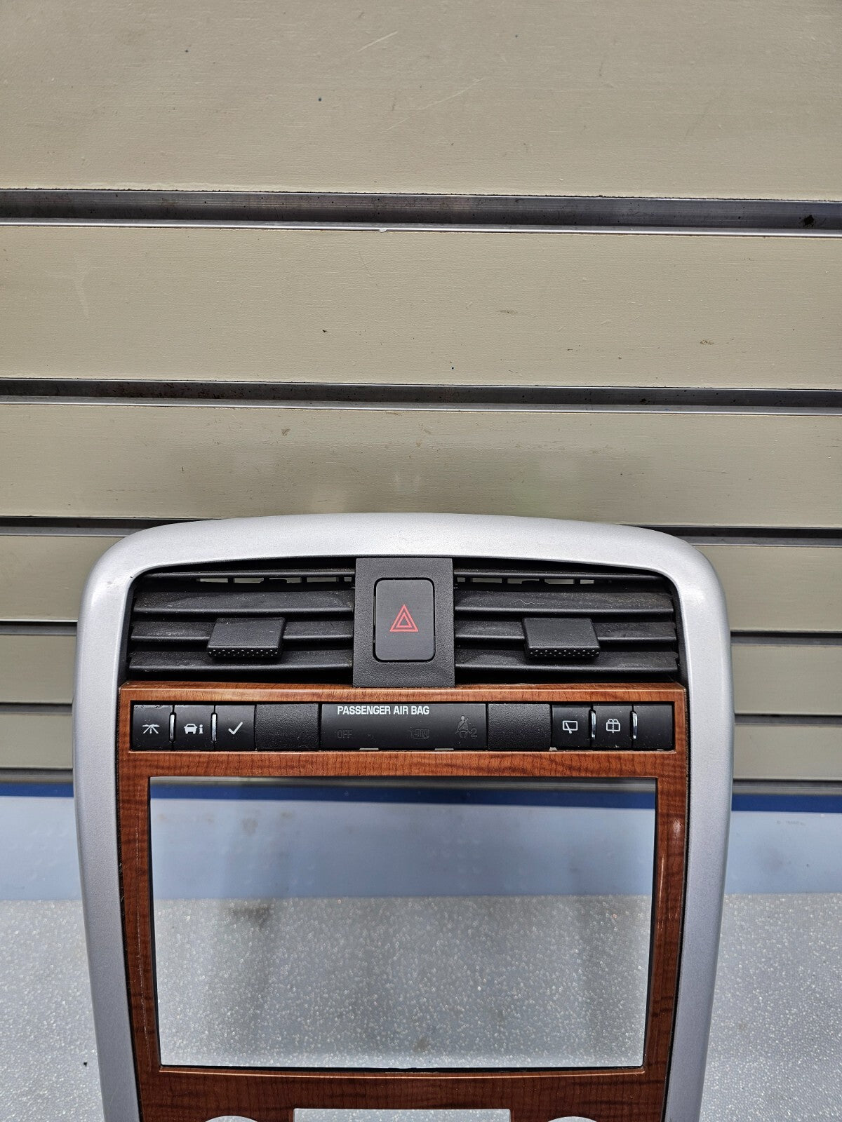 07-09 Equinox Center Dash Radio Climate Stereo Bezel Trim Panel SILVER/WOOD B43