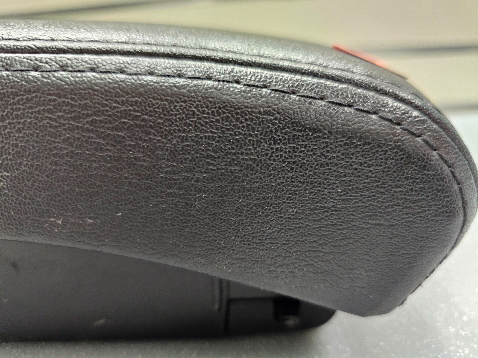 🔥08-12 Chevy Malibu CENTER CONSOLE LID ARMREST ASSEMBLY STORAGE COVER BLACK OEM