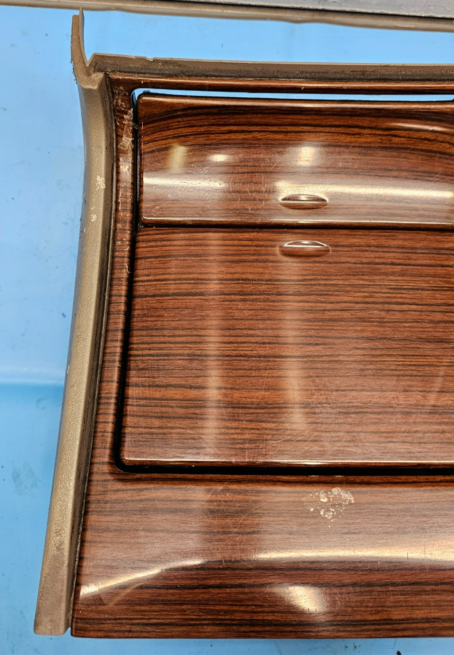 03- 06 Cadillac Escalade Lower Bezel Center Console Cup Holder Panel woodgrain