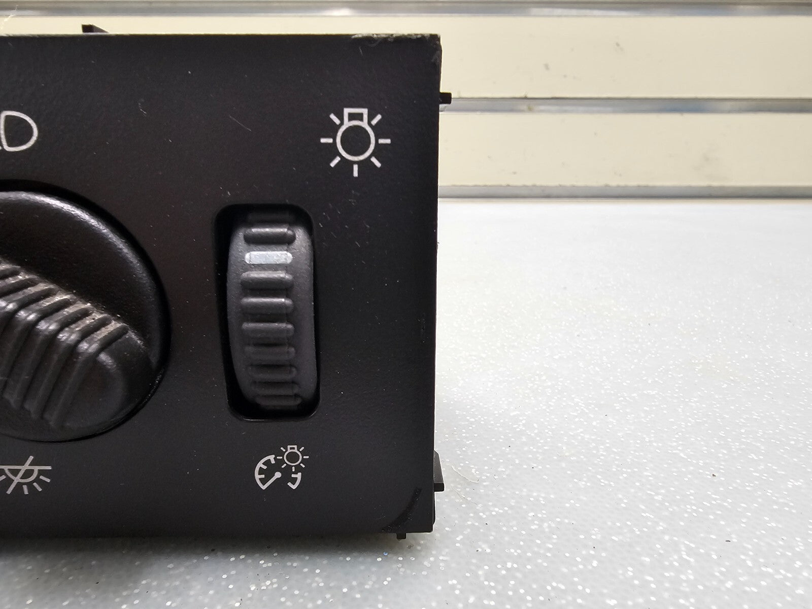 03-06 CHEVY SILVERADO GMC SIERRA HEADLIGHT DOME LIGHT DIMMER CONTROL SWITCH OEM