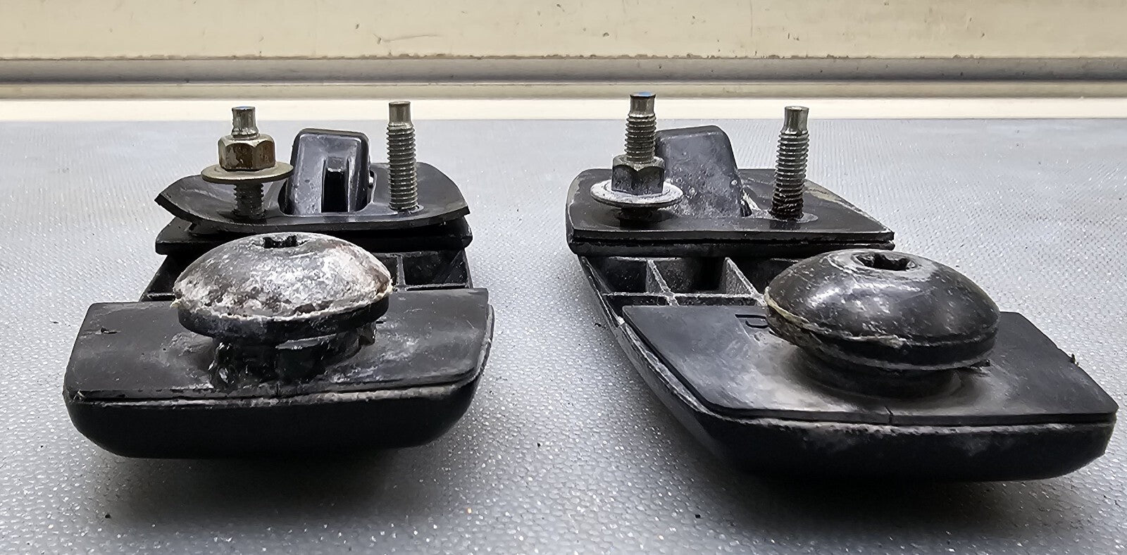 🔥04-08 Mitsubishi Endeavor Hatch Hinges Right Left Liftgate Glass