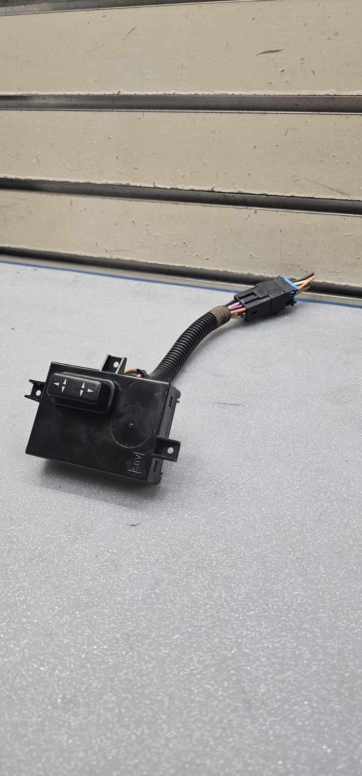 🔥1997-2005 Buick Century regal Switch Right Passenger Seat Adjuster Assembly
