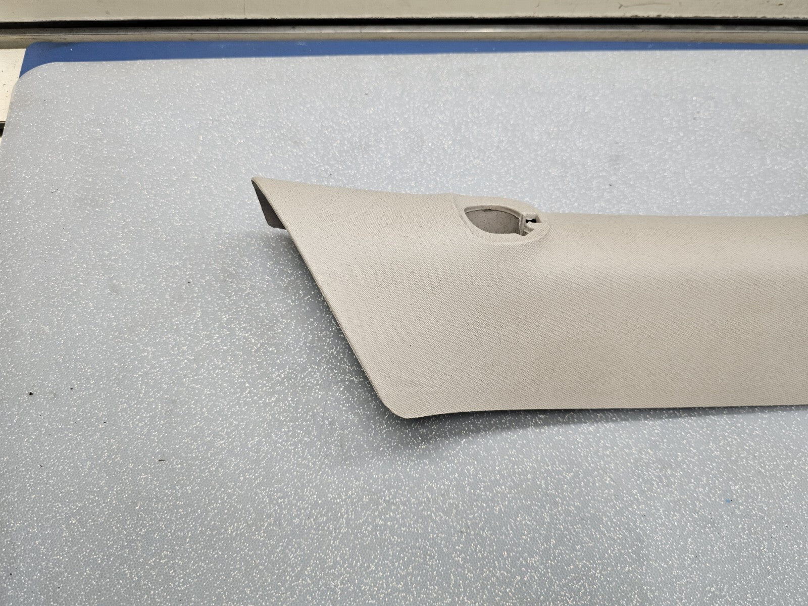 🔥07-13 Silverado Sierra A Pillar Roof Molding Right Speak LIGHT GRAY P2 BOSE