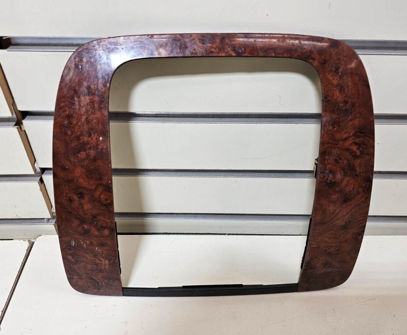 07-13 CHEVY SUBURBAN TAHOE YUKON CENTER DASH RADIO BEZEL TRIM WOODGRAIN ASSEMBLY