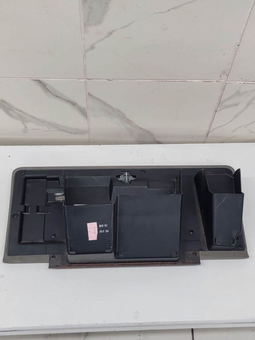 02-06 CADILLAC ESCALADE GLOVE BOX  DASH STORAGE COMPARTMENT OE LIGHT GRAY G9