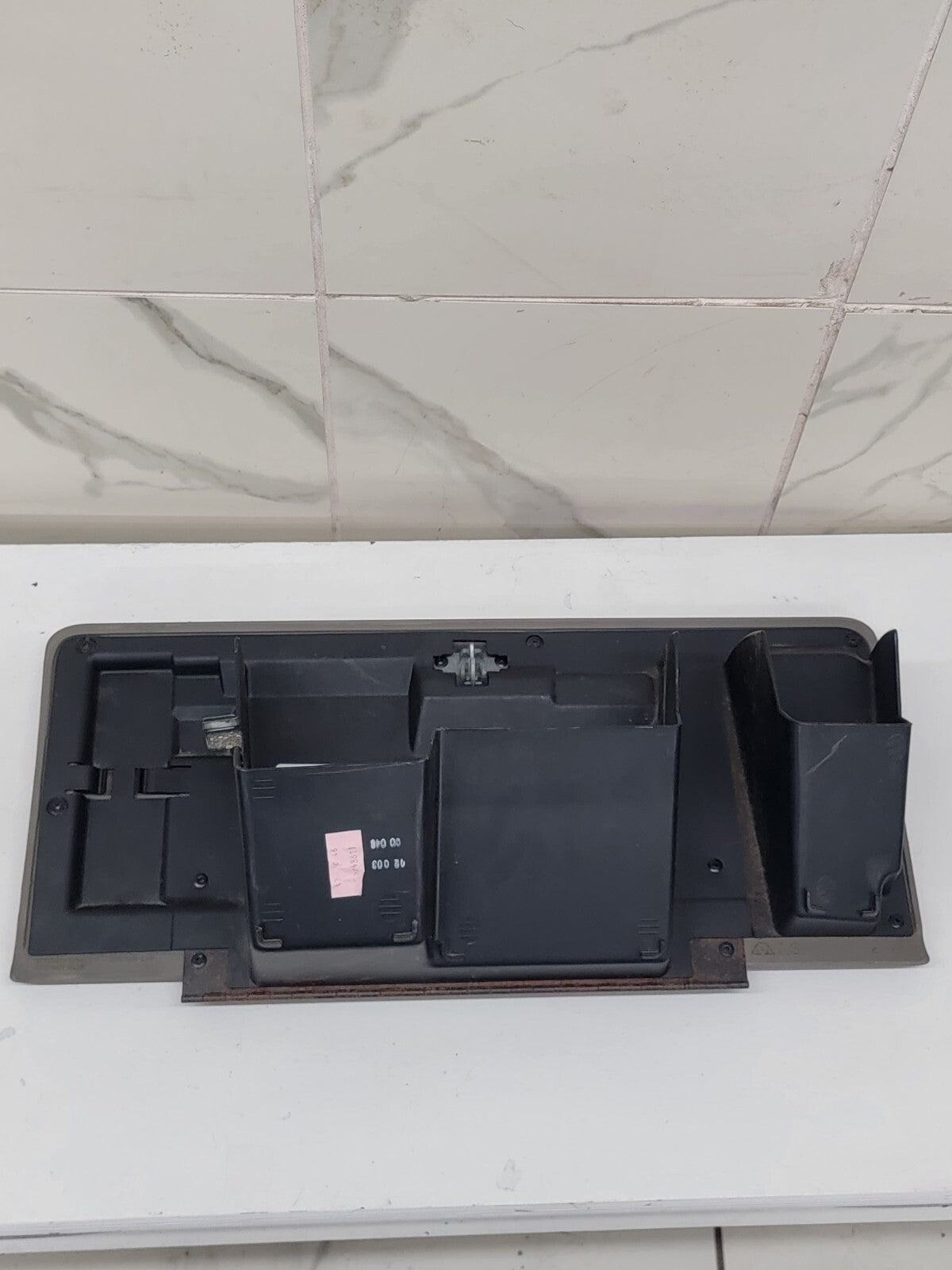 02-06 CADILLAC ESCALADE GLOVE BOX  DASH STORAGE COMPARTMENT OE LIGHT GRAY G9