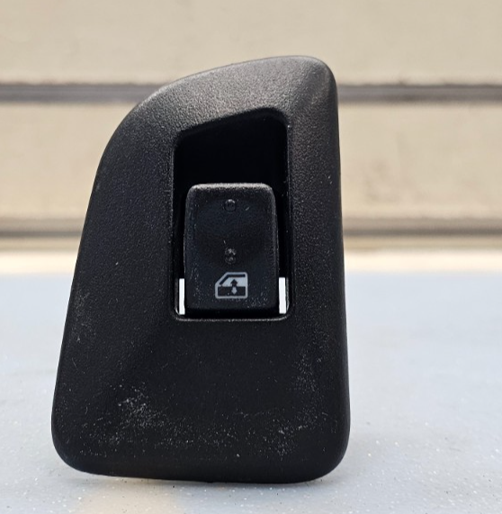 03-06 Silverado Tahoe Suburban Yukon Sierra Right Rear Window Door Switch Black