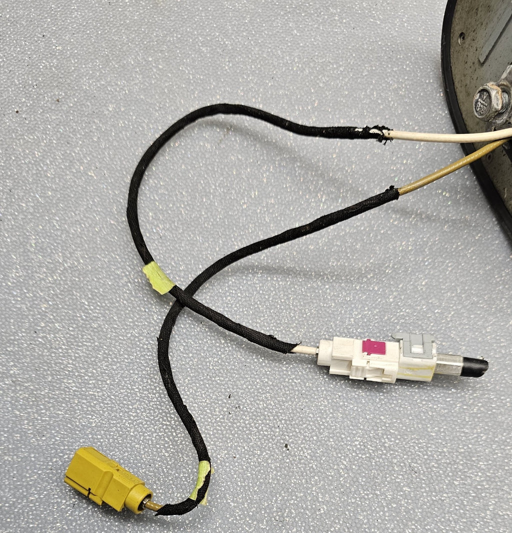 🔥2011-2018 DODGE JOURNEY ROOF TOP RADIO ANTENNA MOUNT OEM