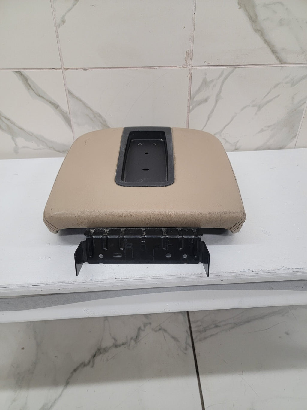 07-14 Silverado Sierra Center Console Armrest Lid Leather Cover Assembly Tan L19