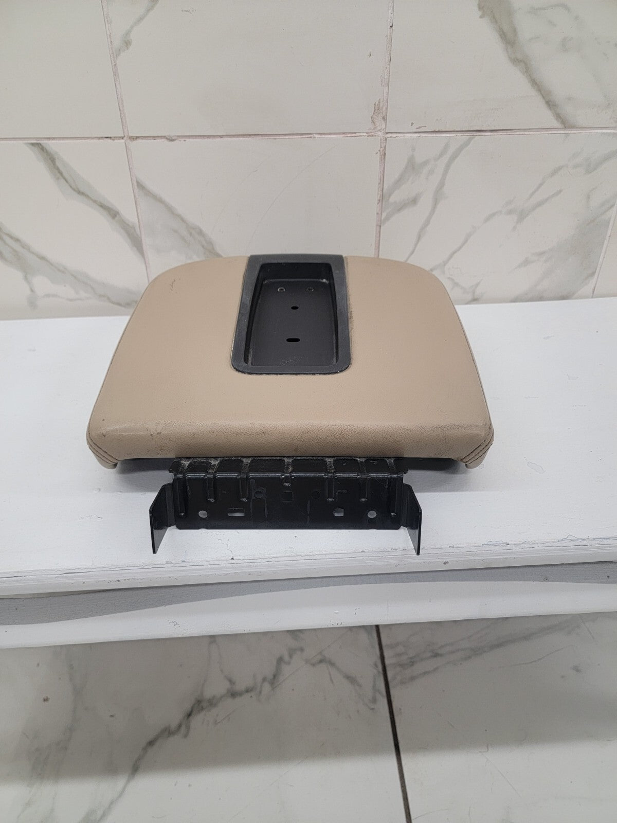 07-14 Silverado Sierra Center Console Armrest Lid Leather Cover Assembly Tan L19
