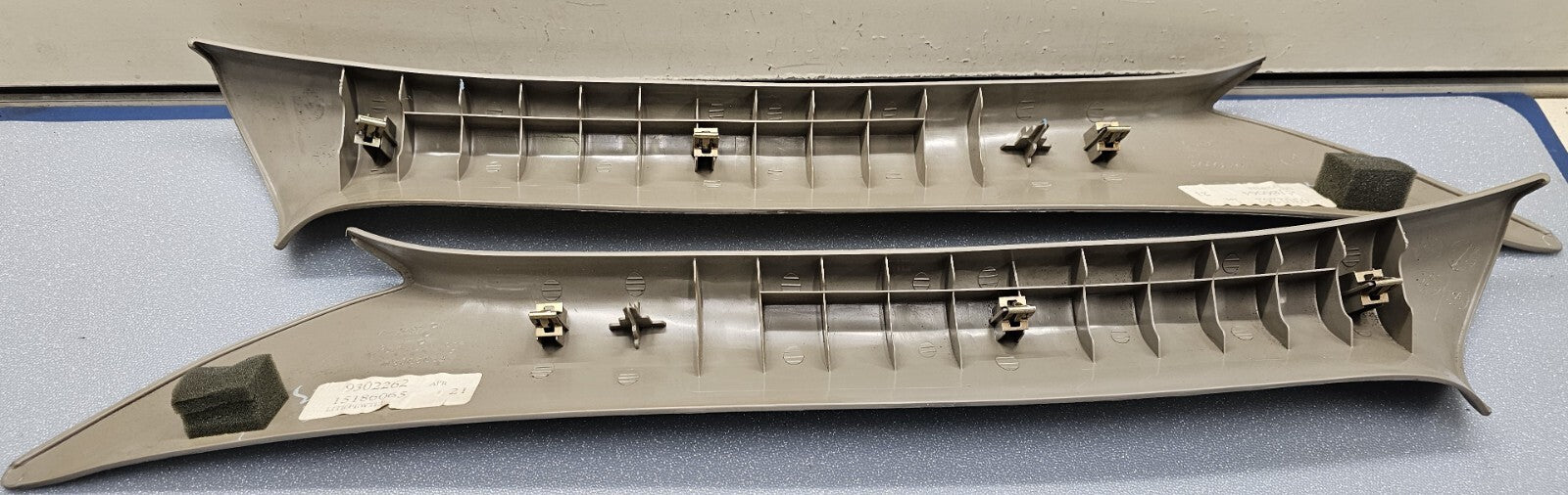 🔥02-04 Chevy TRAILBLAZER A Pillar Panel Trim Molding LEFT RIGHT SET Light GRAY