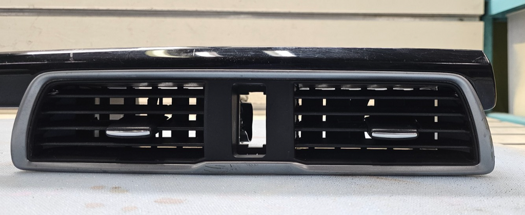 🔥2014-2018 Mazda 3 Front Center AC Dash Vent Trim Panel Hazard Switch OEM