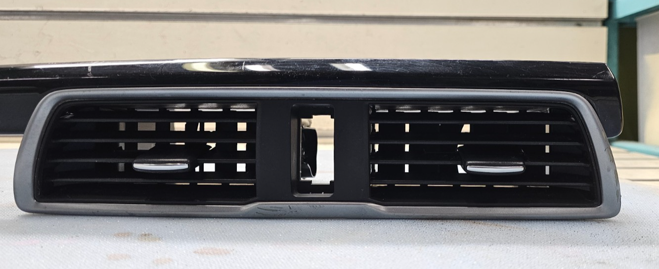 🔥2014-2018 Mazda 3 Front Center AC Dash Vent Trim Panel Hazard Switch OEM