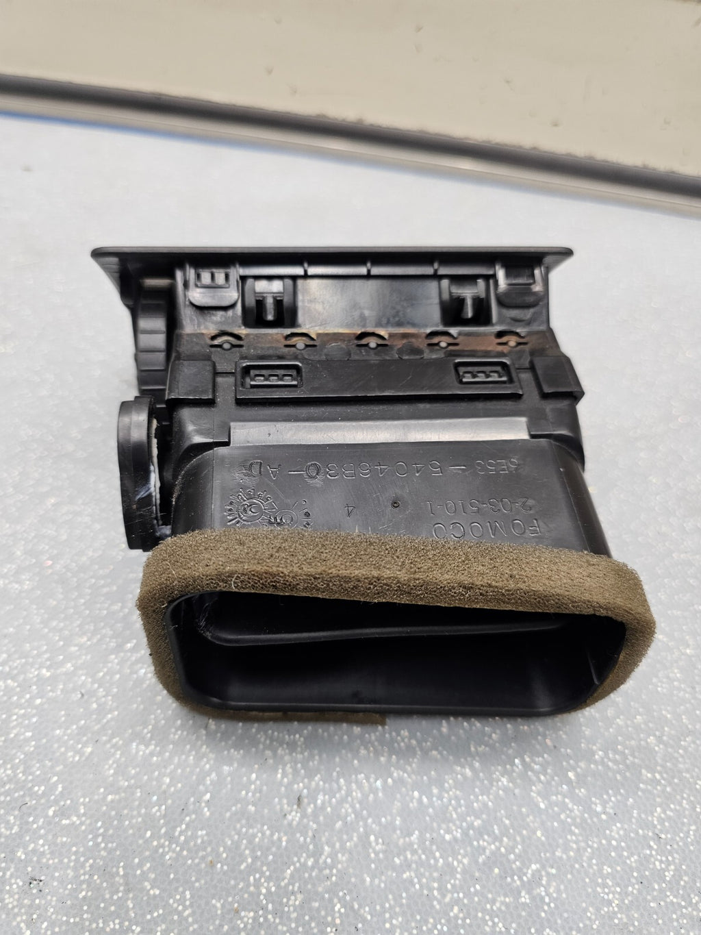 🔥06-09 Ford Fusion Air Vent AC Heater Center Dash Storage Comp Right Side