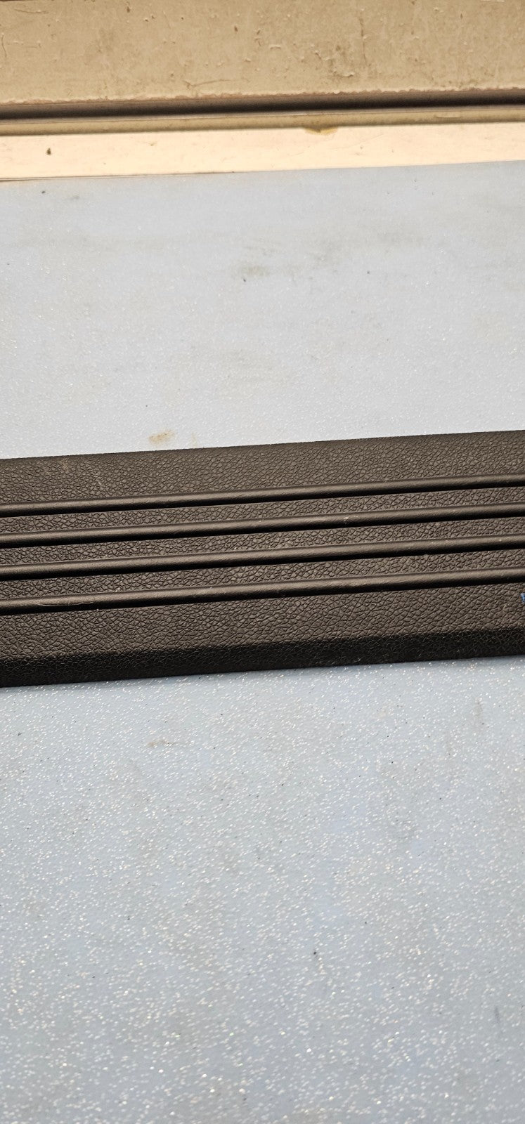 🔥07-14 SILVERADO SIERRA LEFT FRONT CREW CAB DOOR SILL SCUFF PLATE TRIM BLACK