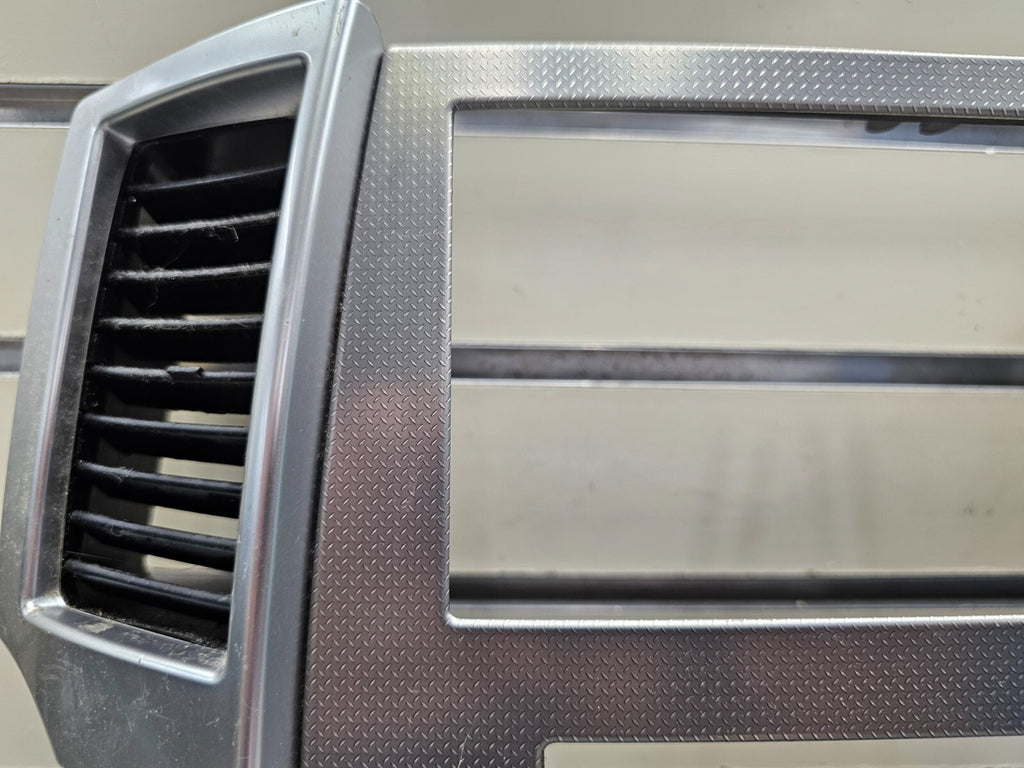 🔥08-10 Grand Cherokee Center Dash Radio Bezel Trim Panel Climate Control silver