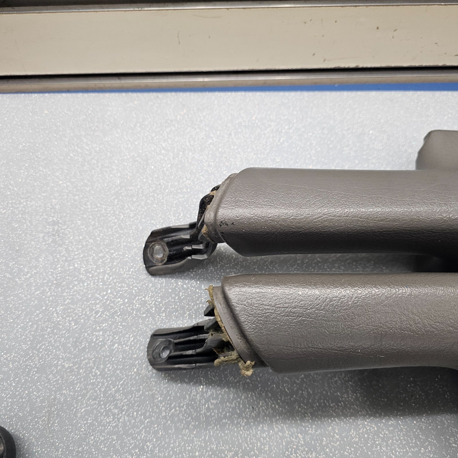 🔥02-09 TRAILBLAZER Door Panel ARMREST Pull Handle LEFT & RIGHT Set 2 GRAY H4