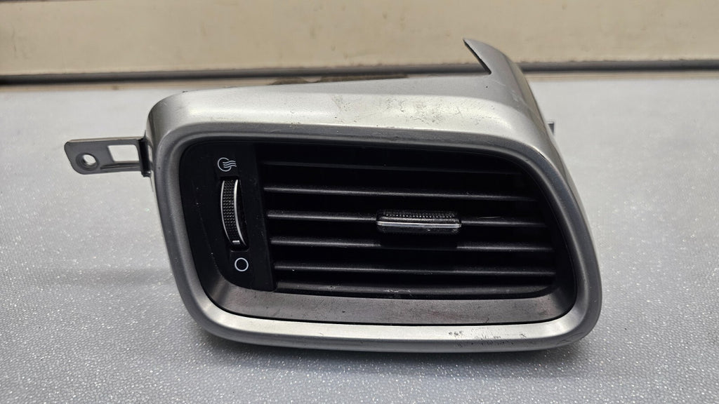 🔥16-18 KIA SORENTO DASH RIGHT PASSENGER AIR VENT A/C AC HEATER PANEL SILVER OEM