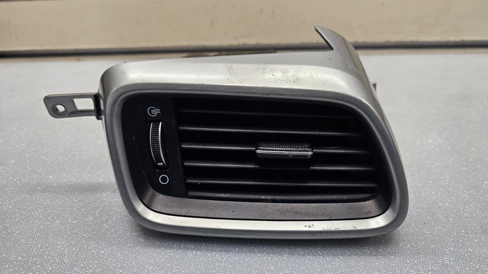 🔥16-18 KIA SORENTO DASH RIGHT PASSENGER AIR VENT A/C AC HEATER PANEL SILVER OEM