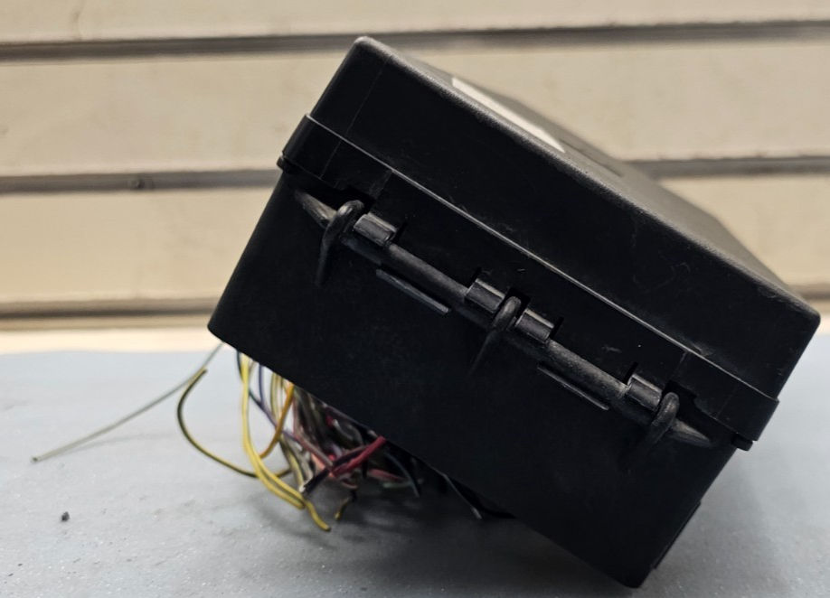 🔥2011 Edge Engine Fuse Relay Box Junction Block Control Integrated Power Module