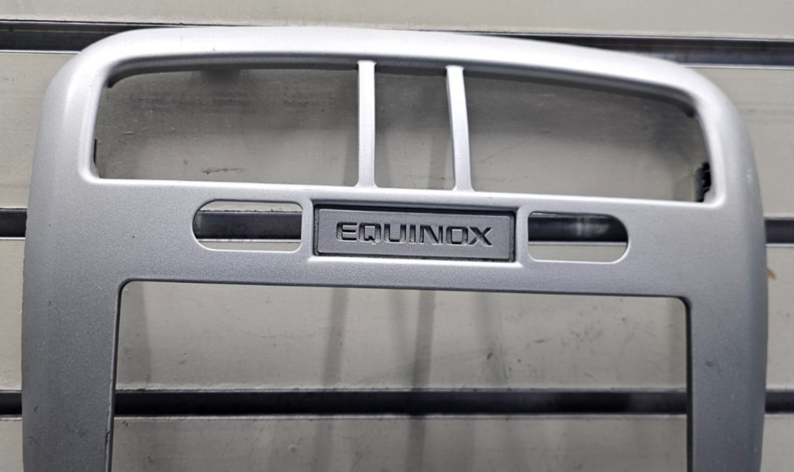 🔥05-06 Chevy Equinox Center Dash Radio Climate Control Bezel Trim Panel Silver
