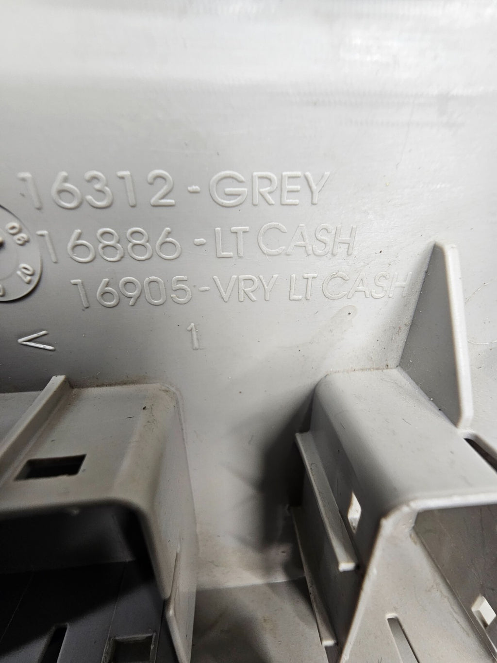 🔥2007-2013 Silverado Sierra Overhead Console Map Dome Light Roof LIGHT GRAY
