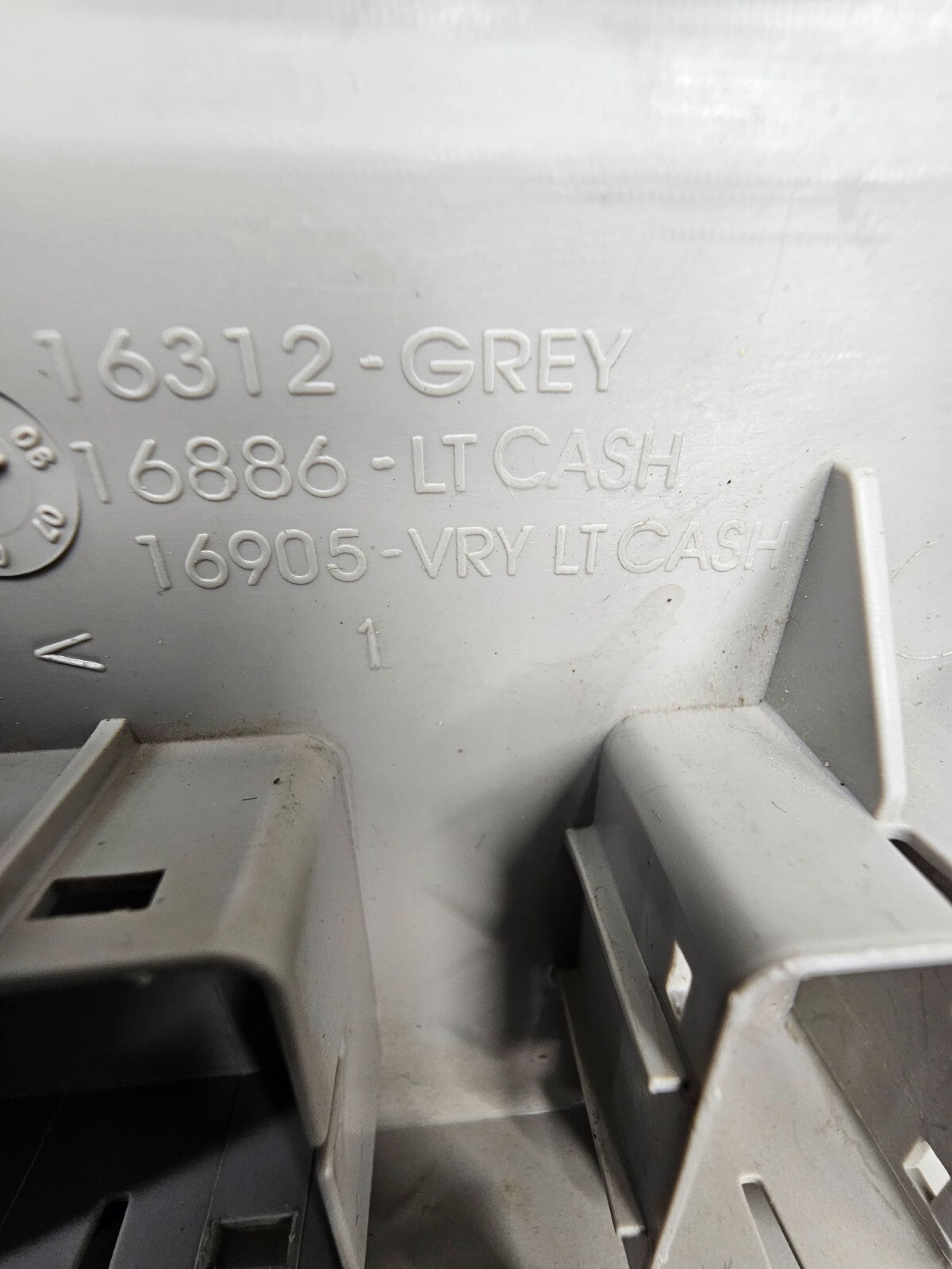 🔥2007-2013 Silverado Sierra Overhead Console Map Dome Light Roof LIGHT GRAY