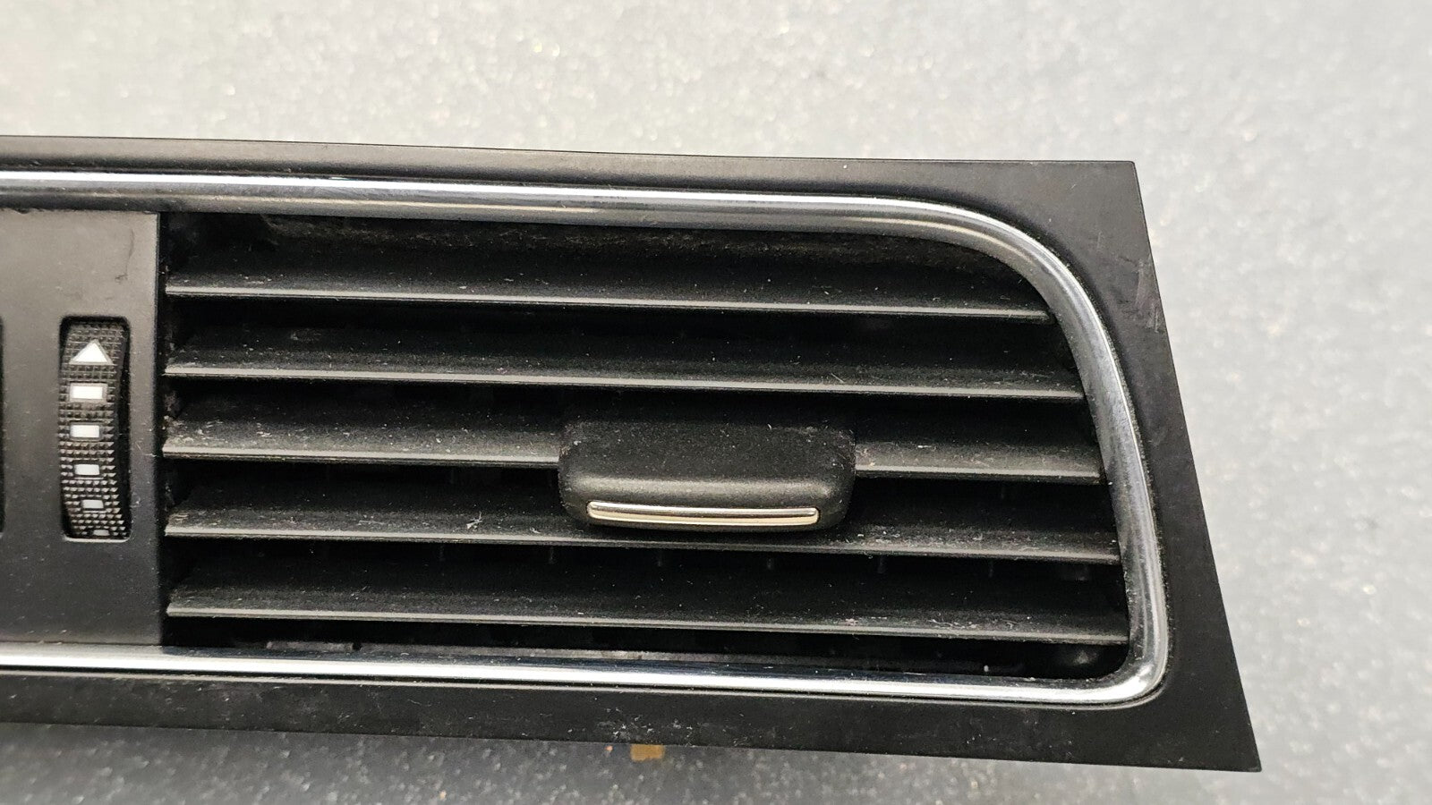 09-12 Audi A4 S4 A5 Center Dash AC Air Vent Heater Conditioner Instrument Black