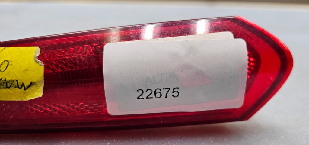 🔥2000-2003 Nissan Maxima Lens-Rear Side Marker Lamp Light RH Assembly Red OEM