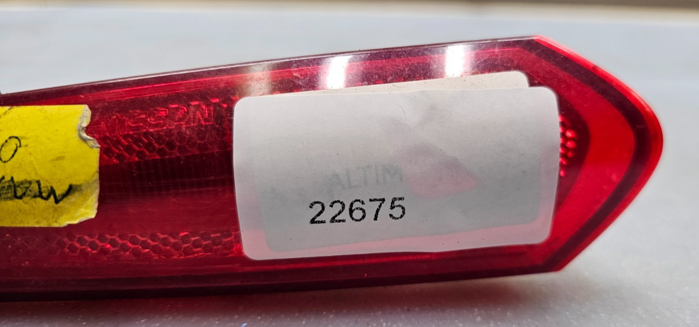 🔥2000-2003 Nissan Maxima Lens-Rear Side Marker Lamp Light RH Assembly Red OEM
