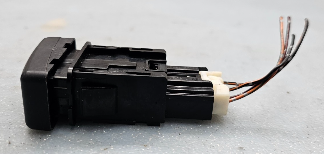 🔥04-09 Mazda3 Mazda 3 Hazard Warning Switch Emergency Flasher Light Assembly