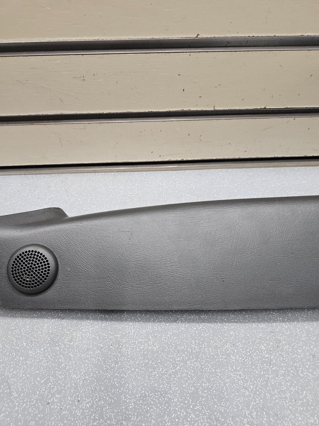 99-06 SILVERADO SIERRA Roof Molding A PILLAR Trim LEFT Driver Speak DARKGRAY p3