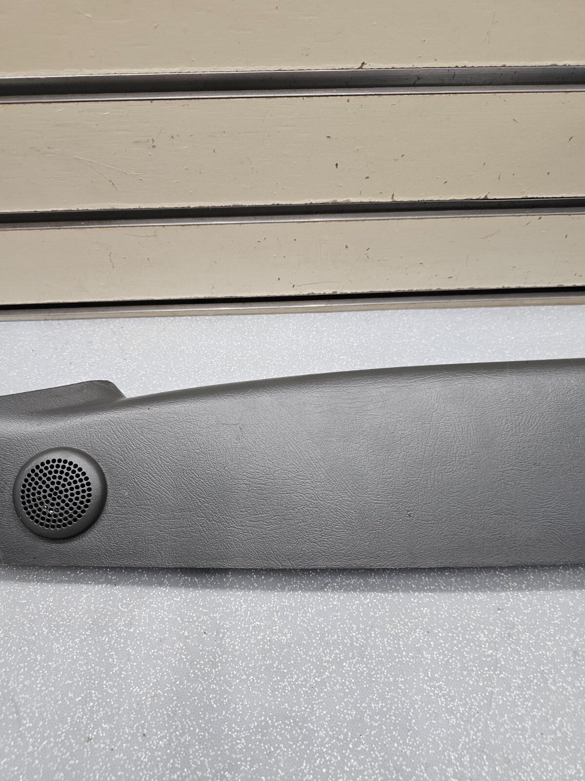 99-06 SILVERADO SIERRA Roof Molding A PILLAR Trim LEFT Driver Speak DARKGRAY p3