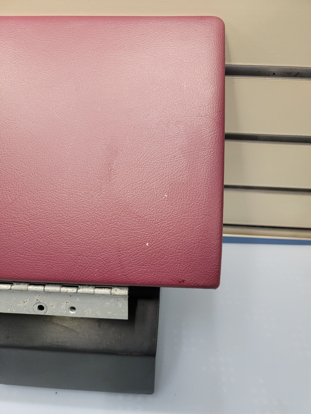 🔥1995-1997 Ford Crown Victoria Glove Box Burgundy w/ Hinge OEM 64269