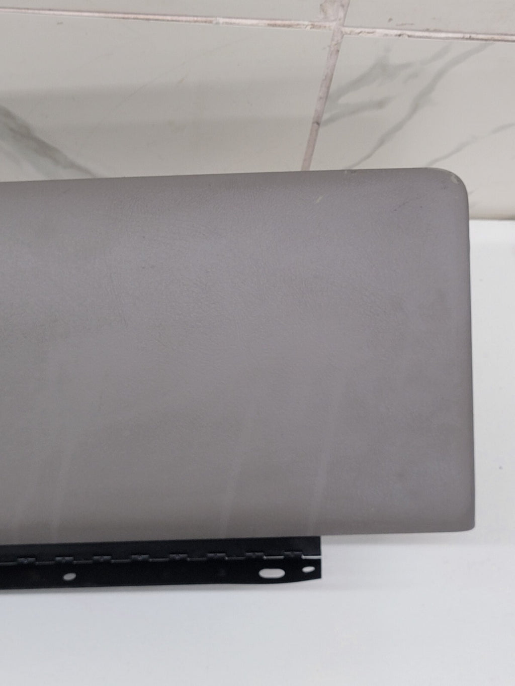 02-06 CADILLAC ESCALADE GLOVE BOX GLOVEBOX DASH STORAGE COMPARTMENT OE GRAY G9